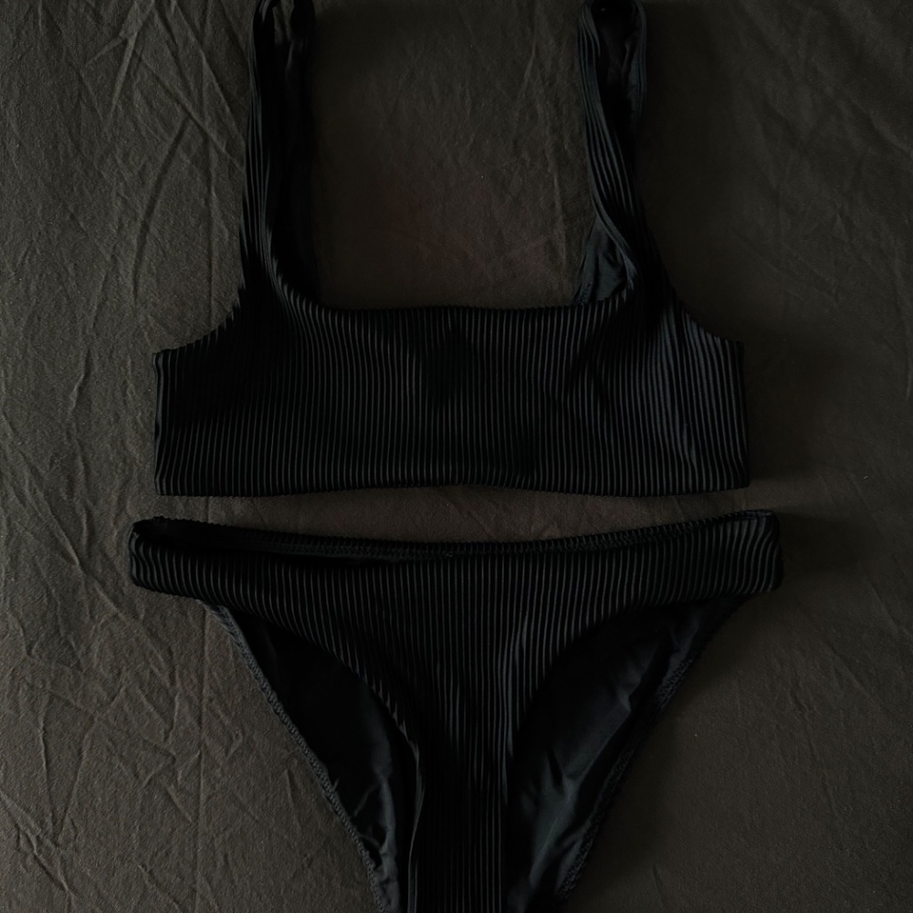 COS Ribbed Bikini Set (Top And Bikini) - Picture 4 of 5
